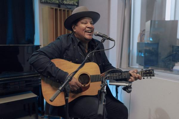 CHRIS PIERCE PERFORMING ACOUSTIC IN STUDIO 