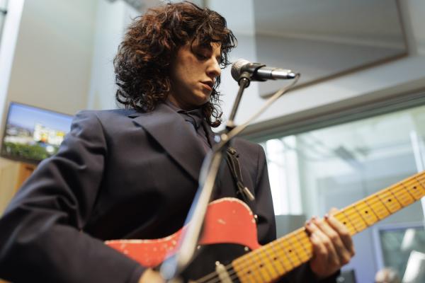 MARILINA BERTOLDI UPWARD WITH GUITAR